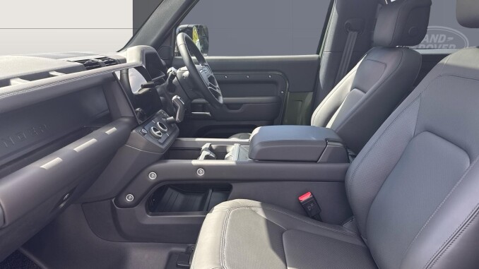 Land Rover Defender 3.0 D250 X-Dynamic HSE 90 3dr Auto Diesel Estate - Image 3